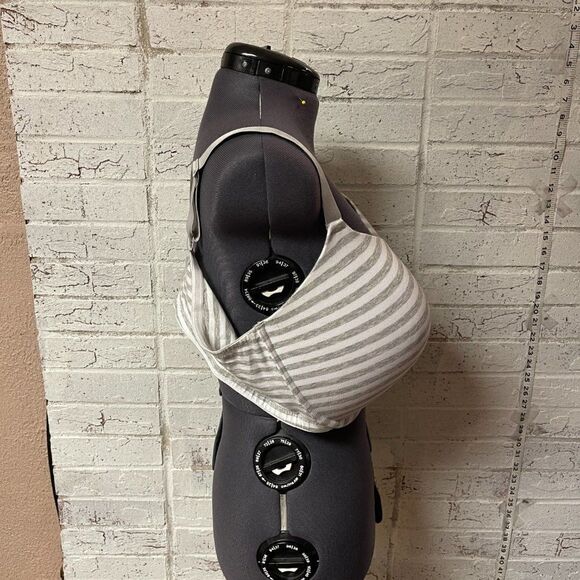 Secret Treasures Gray White Striped Bra 46DDD - Picture 3 of 9